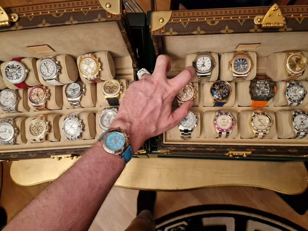 Horlogedozen met dure horloges erin